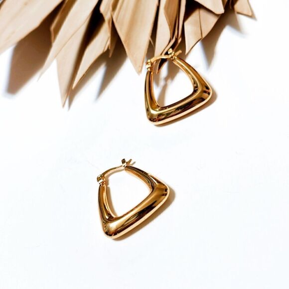 Minimalist earrings in gold #555 - Picture 3 of 7